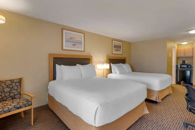 غرفة بسريرين كوين بشرفة، Best Western Plus Ocean View Resort 2/4