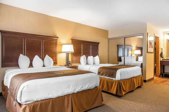 Superior, 2 Queen Beds, The Black Swan Lee Lenox An Ascend Collection Hotel 4/10