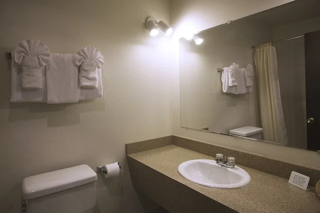 Suite, 2 Queen Beds, Kitchen, Aladdin Inn Suites 2/3