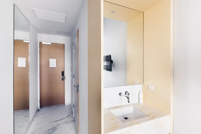 Smart, Queen Bed, Sofa، 171. Urban Design Hotel 4/4