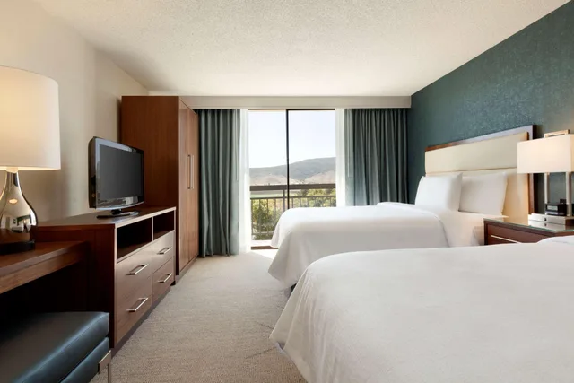 جناح بسريرين كوين بغرفتين، Embassy Suites By Hilton San Luis Obispo 1/2
