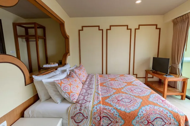 Signature, Pine, King Bed، ROYAL PINEAPPLE HOTEL a welcome to wealth and good fortune 6/10