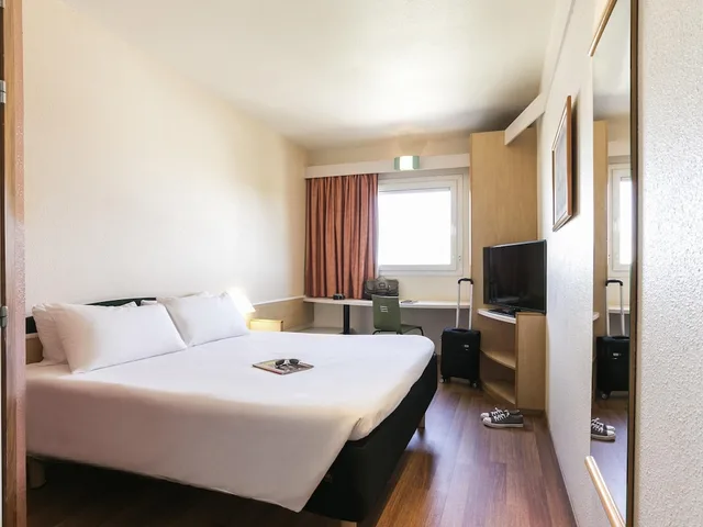 Room, Double Bed, Ibis Jerez De La Frontera 3/8