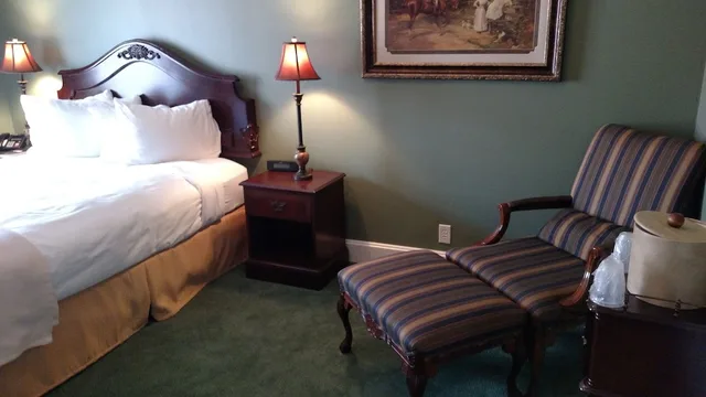جناح استوديو بسرير كوين، The Old English Inn 3/4