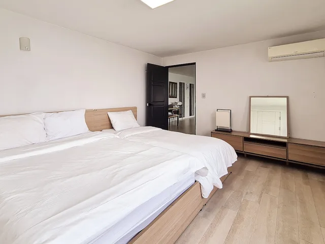 2 Bedrooms, Family Suite, 1 Double and 3 Single Beds، Interlaken Pension In Gapyeong 2/6