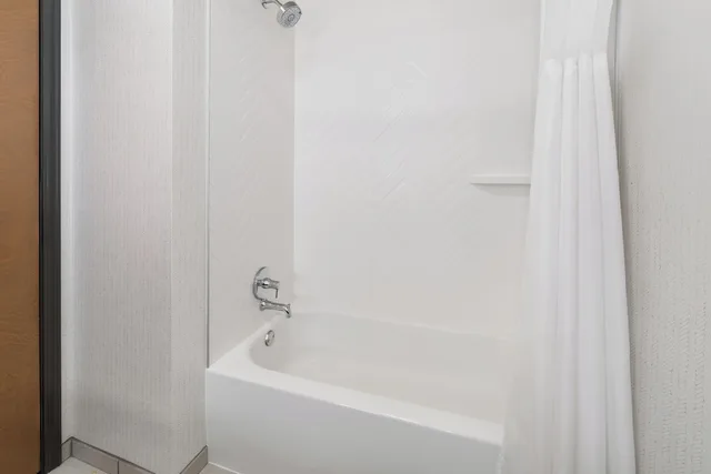 غرفة قياسية بسرير كينج، Holiday Inn Laramie 8/8