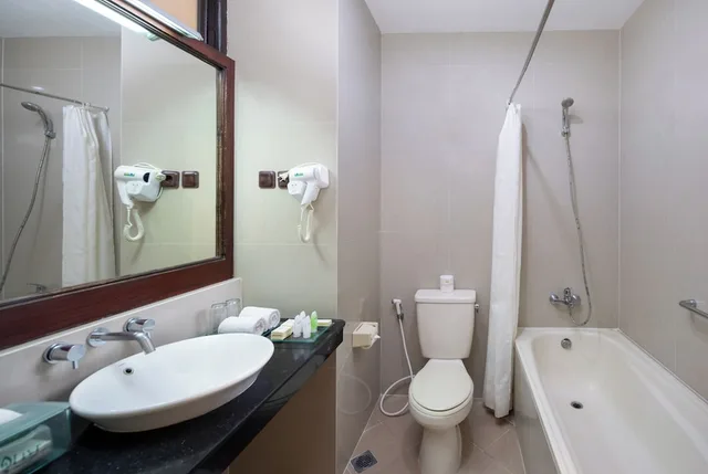 غرفة عائلية بسرير مزدوج وسريرين منفصلين بغرفة نوم واحدة، Adi Dharma Hotel Kuta 9/10