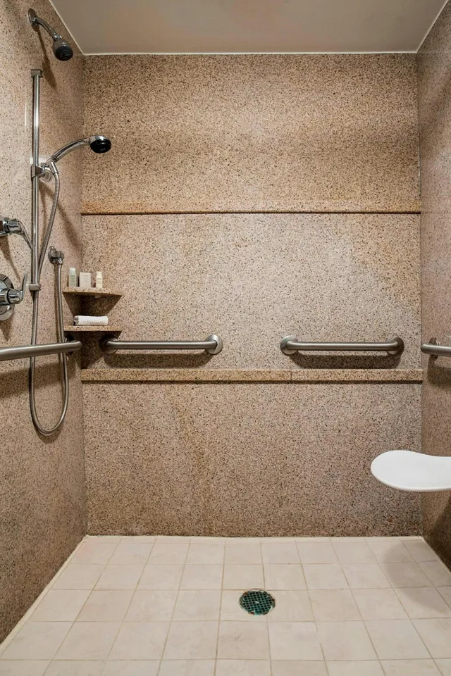 Room, 2 Queen Beds, Club Floor، Renaissance Mobile Riverview Plaza Hotel 4/5