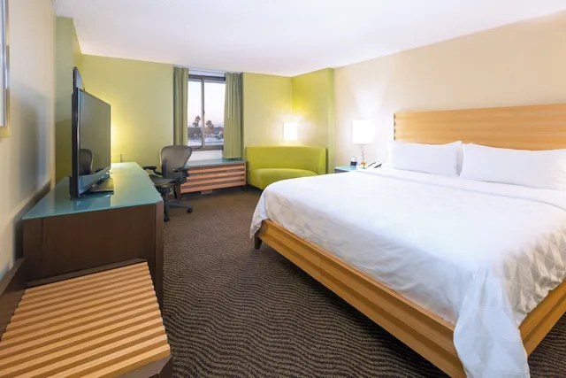 غرفة قياسية بسرير كينج، HOLIDAY INN SAN JOSE - SILICON VALLEY 2/8