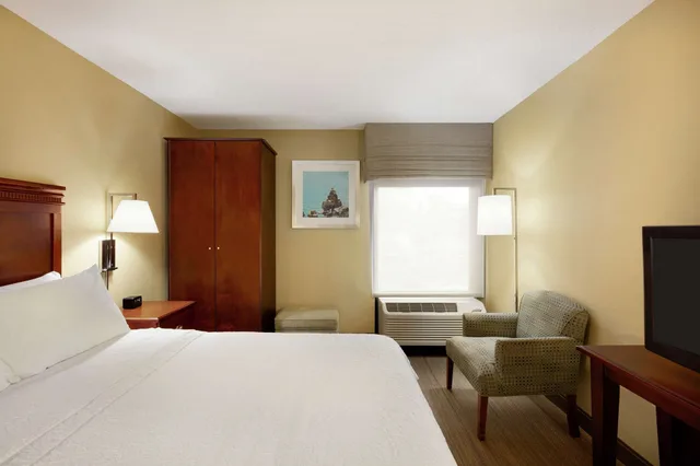غرفة قياسية بسرير كوين لذوي الإعاقة، Hampton Inn Ft Lauderdale-Cypress Creek 2/7