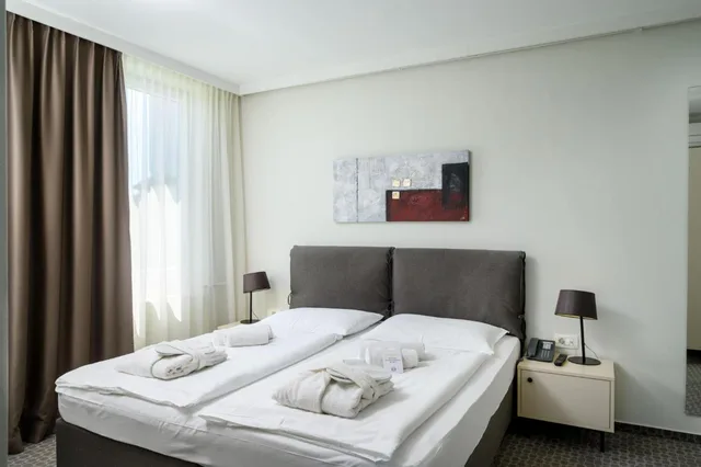 جناح جونيور، B&B Hotel Ljubljana Park 1/5