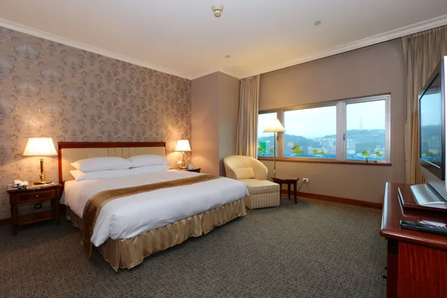 Harbor, King Bed، Evergreen Laurel 2/10