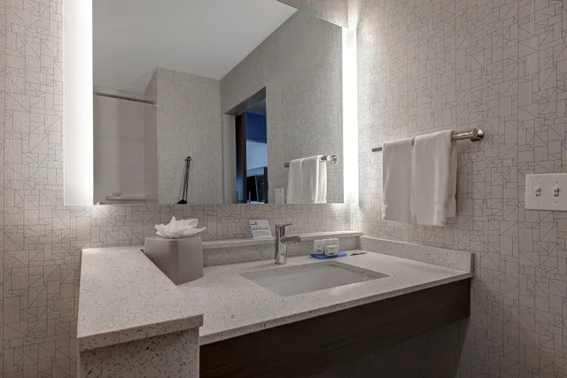 غرفة بسريرين كوين، Holiday Inn Express & Suites Ann Arbor - University South 2/5