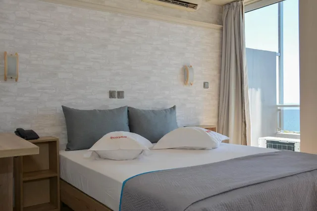 غرفة بسرير مزدوج بإطلالة على البحر، Scorpios Hotel 1/10