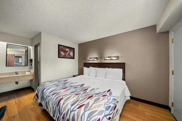 Non-Smoking Deluxe 1 King Bed, Micro-Fridge, Red Roof Inn Dallas - DFW Airport North 1/6