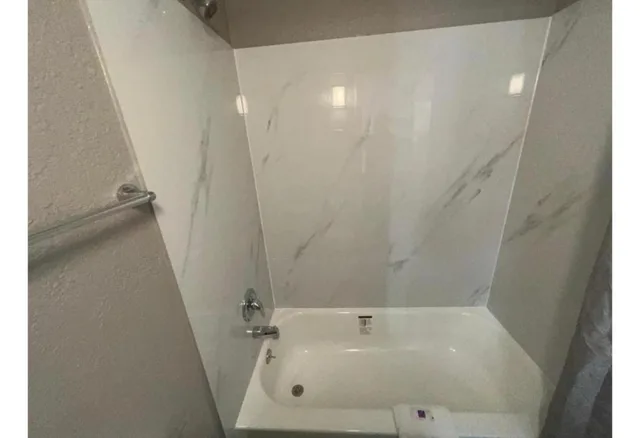 غرفة بسرير كوين لغير المدخنين بمطبخ، Studio6 Altoona, IA - Des Moines East 7/10