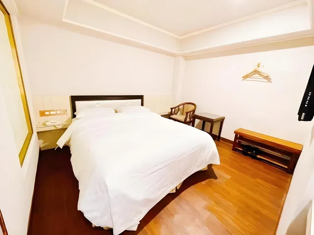 Classic, King Bed, No Window، Spring Art Hotel 2/2