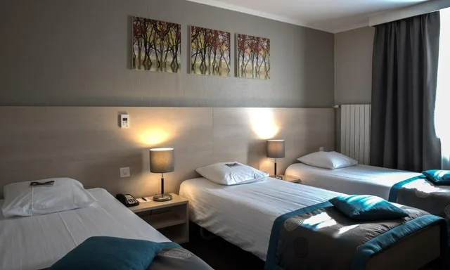 غرفة ثلاثية، Everness Hotel and Resort 2/9