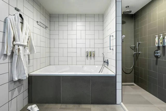 جناح ركني بسرير كينج بغرفة نوم واحدة، RENAISSANCE AMSTERDAM SCHIPHOL AIRPORT HOTEL 7/8