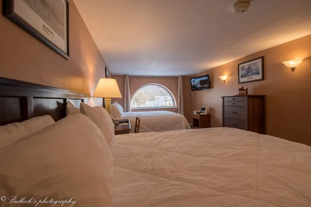 Standard, 2 Queen Beds, Main Building, The Shawnee Inn And Golf Resort 2/2