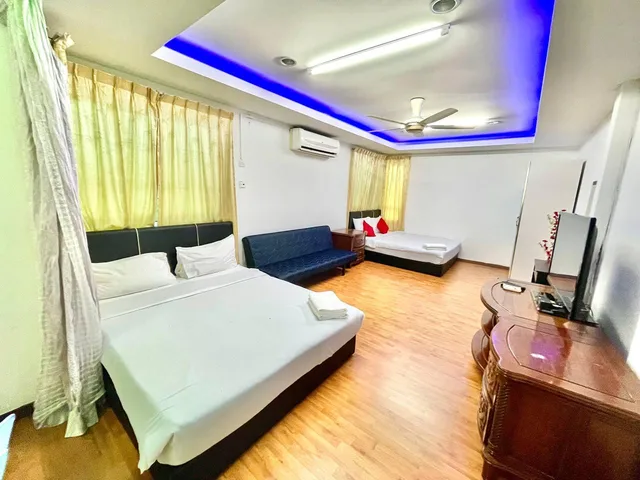 غرفة رباعية بسريرين مزدوجين بشرفة مع أريكة، Borneo Inn 1/1