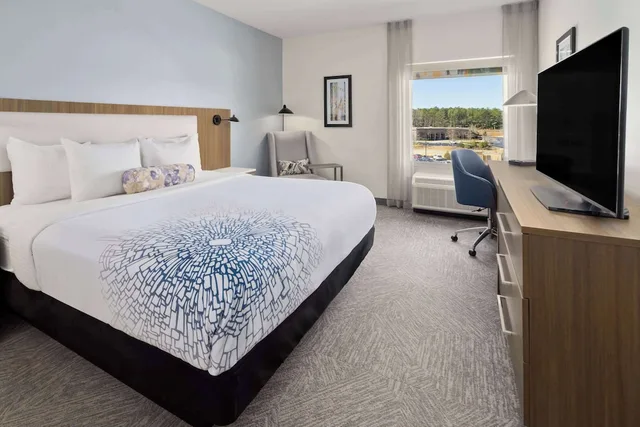 غرفة بسرير كينج، La Quinta Inn & Suites by Wyndham Locust Grove 3/10