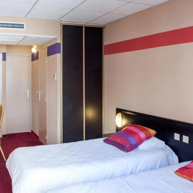 Room, Double or Twin Bed, Hotel Saint Sauveur 3/10