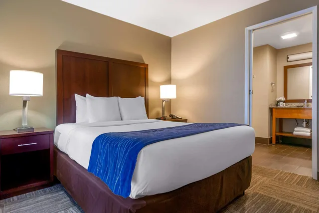 جناح بسرير كوين، Comfort Inn & Suites Sea-Tac Airport 5/5