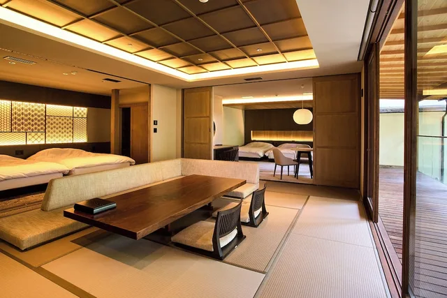 غرفة يابانية غربية بخمسة أسرّة وفرشتي فوتون بغرفتي نوم بحمام خاص، Jinya Ryokan 7/10