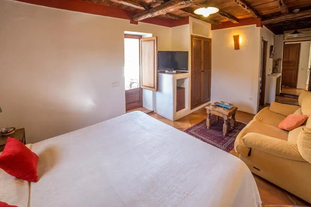 غرفة بسرير مزدوج، Agroturismo Can Pujolet 1/6