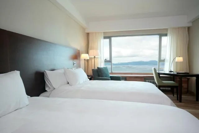 غرفة سوبيريور ثلاثية بسرير كينج وسرير فردي بإطلالة على البحر، Arakur Ushuaia Resort and Spa 1/3