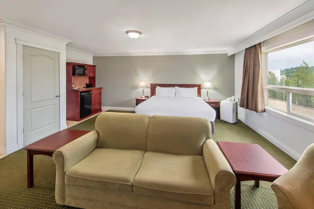 غرفة بسرير كينج، Quality Inn & Suites Whitecourt 3/7