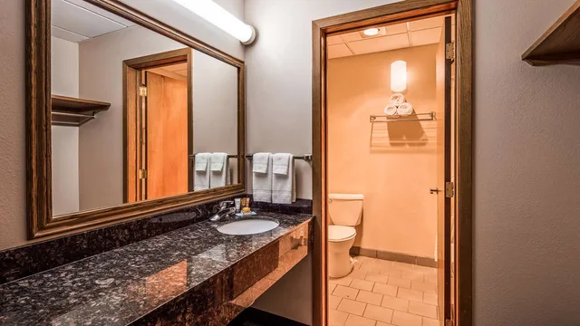 غرفة بسريرين كوين، Rodeway Inn McPherson East 3/4