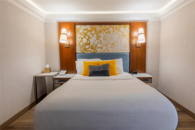 Room, Queen Bed, The Westfield Inn, BW Signature Collection 2/9