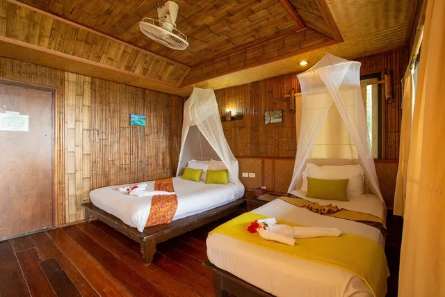 غرفة ثلاثية بسرير مزدوج وسرير فردي بإطلالة على الحديقة، Railay Garden View Resort 1/2