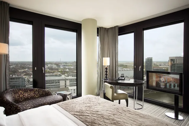 Deluxe, King Bed, Hyatt Regency Dusseldorf 3/6
