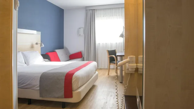 غرفة بسرير كوين مع أريكة، Taj Dubai 4/10