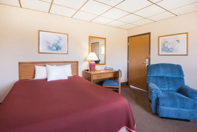 غرفة بسرير كينج، Super 8 By Wyndham Abilene Ks 1/2