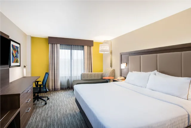 غرفة بسرير كينج، Country Inn & Suites by Radisson, Downtown Albany New York 1/7