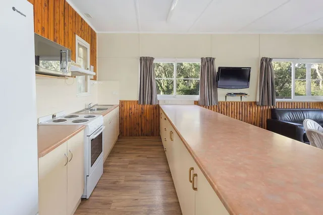 كابينة بسريرين مزدوجين وأسرّة بطابقين، Reflections Holiday Parks Burrinjuck Waters 2/5