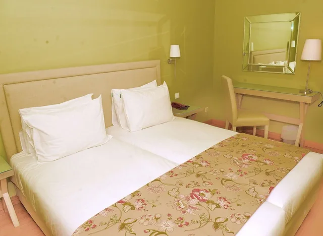 غرفة ديلوكس بسريرين منفصلين بإطلالة على البحر، Avra Hotel 2/2