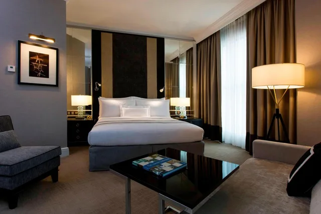 Guest Room, Deluxe, Executive, King Bed, Large, Club Floor, THE RITZ-CARLTON KUALA LUMPUR 1/3