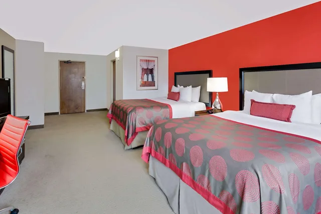 غرفة بسريرين كوين، Ramada by Wyndham Marquette 1/2