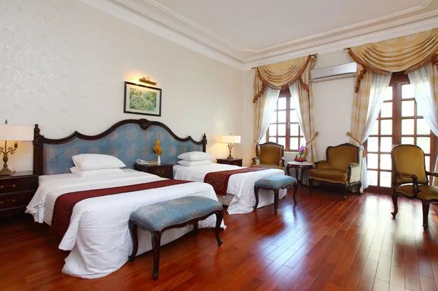 Room, Queen Bed, Continental Saigon 1/8