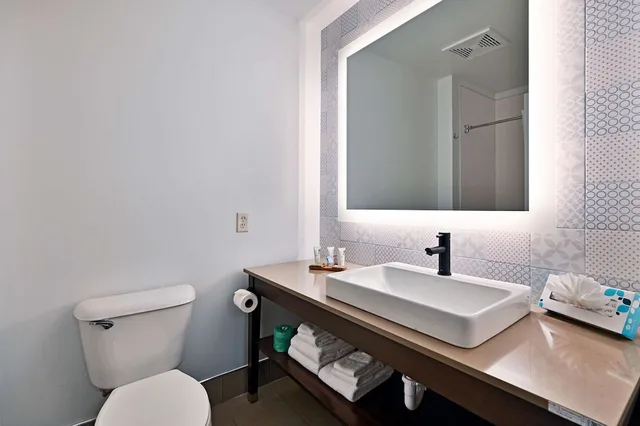 غرفة بسرير كينج، Country Inn Suites By Radisson Bloomington Normal Airport Il 4/4