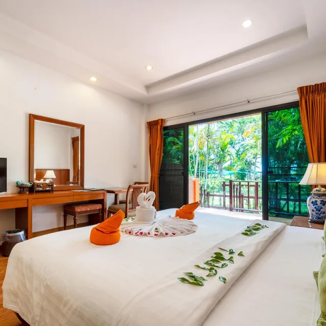 Superior, King Bed, Sailom Resort Bangsaphan 4/10