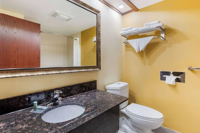 غرفة قياسية بسرير كينج للمدخنين، Best Western Kiva Inn 4/5