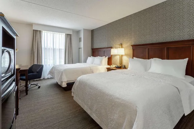 جناح بسرير كينج بشرفة لذوي الإعاقة، Hampton Inn Suites Saratoga Springs Downtown 1/10