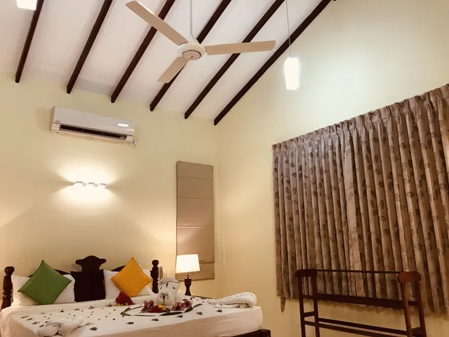 شاليه سوبيريور بسرير كينج، The Lake View Bungalow Yala 3/10