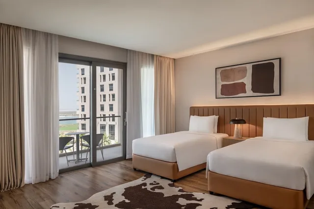 1 King 1 Double 2 Bedroom Suite Theme Park Access، Staybridge Suites Abu Dhabi Yas Island 2/10
